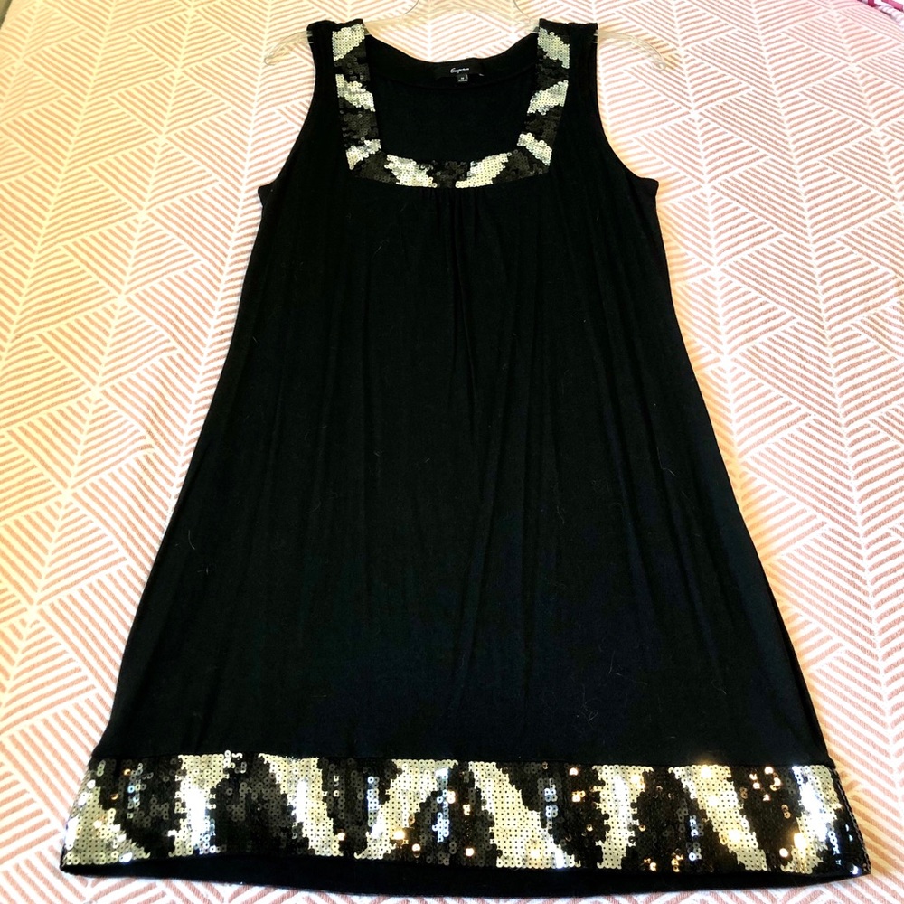 Little black dress, with a little bit of sparkle ✨